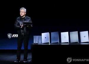 젠슨 황 "유럽 모든 산업이 AI 기업 돼야"...자동차, 금융, 헬스케어 거론