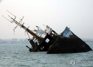 이란군 "페르시아만 선박 7척 불에 타"…'원유 환적' 경고
