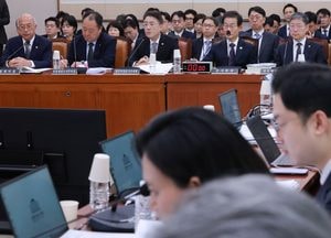 野 “김현지, 李변호인들 관리” 與 "김건희에 잘 보여 공천"
