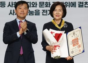 홍라희 명예관장, 국민훈장 동백장…40여년 문화·의료·복지나눔 공로