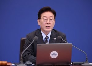 이 대통령 “민생 회복 더뎌…재정 여력으로 지속 가능 성장해야”