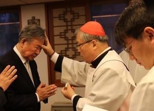병상의 최불암, 세례 준 염수정 추기경 '성사' 받고 떠났다