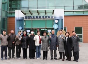인천 제물포구의회, 인천항 내항1·8부두 재개발 현장 방문