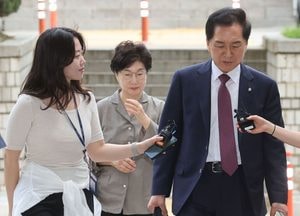 '김건희에 명품 선물' 김기현 무죄…배우자는 벌금형