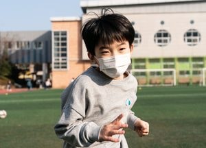 이창동 첫 단편 '심장소리' 넷플릭스 공개…전도연·설경구 출연